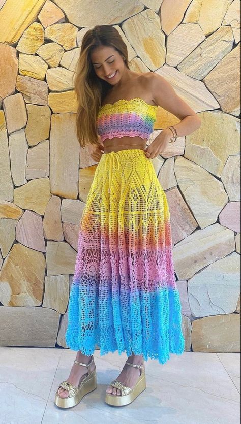 Crochet Dress Outfits, Crochet Dress Boho, Crochet Skirts, Crochet Tops Free Patterns, Crochet Design Pattern, Crochet Clothing And Accessories, Crochet Stitches For Beginners, Crochet Fashion Patterns, Crochet Dress Pattern