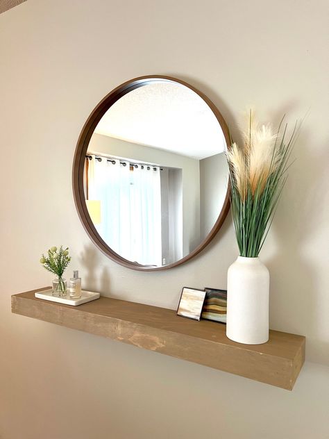 Modern Entrance Hall Decor, Mirror Shelf Decor, Hall Ways Ideas Entrance, Simple Glasses, Hallway Table Decor, Easy Diy Home Decor, Narrow Hallway Decorating, Home Hall Design, Apartment Makeover