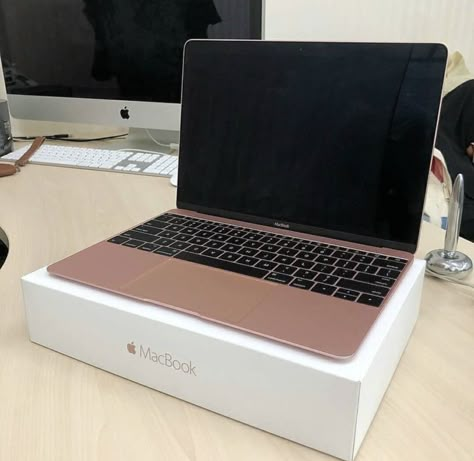 Apple Computer Laptop, Laptop Ideas, Rose Gold Macbook, Computer Macbook, Apple Laptop Macbook, Laptop Speakers, Apple Technology, Mac Book, Macbook Laptop