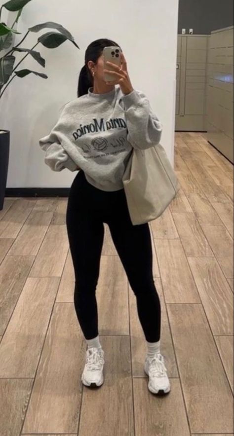 Outfits Leggins, Looks Hip Hop, Modele Fitness, Gymwear Outfits, Gym Crush, Look Legging, Black Leggings Outfit, Mode Zara, Cute Workout Outfits