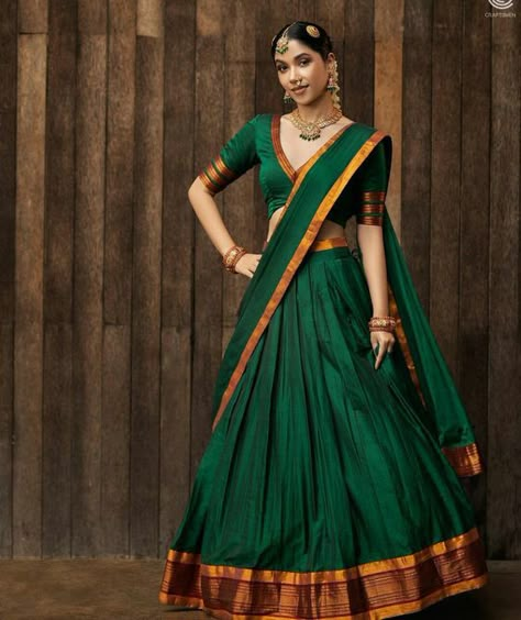 South Indian Langa Davani, Narayanpet Half Saree Designs, Narayanpet Saree Blouse Designs, Langa Blouse Designs For Women, Narayanpet Half Sarees, Narayanpet Lehenga, Traditional Half Saree Designs, Onam Outfits, Indian Dress Up