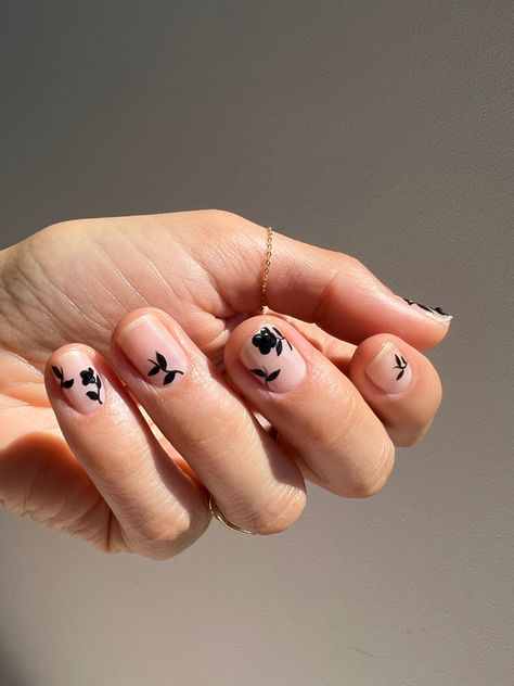 Nail Inspo September, Black Floral Nails, Tattoo Nails, Holiday Nails Winter, Indigo Nails, Hello Nails, Floral Nail Designs, Elegant Nail, Daisy Nails