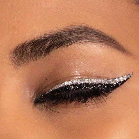 Silver Liner Eye Makeup, Metallic Photoshoot, Silver Eyeliner, Jewellery Nails, Wing Liner, Silver Outfits, Eyes Nails, Cheat Code, Buy Makeup