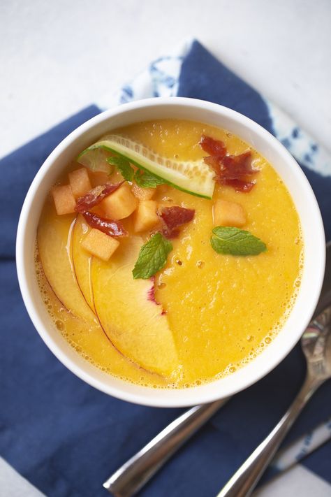 Chilled Cantaloupe Soup, Fruit Gazpacho, Cantaloupe Gazpacho, Chilled Soups, Whole 30 Vegan, Cold Soup Recipes, Cold Soups, Soup Ideas, Gazpacho Recipe