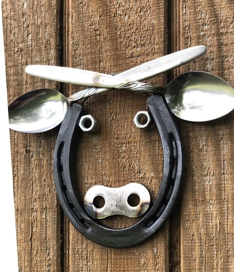 Horseshoe Projects, Recycled Metal Art, Cow Wall Art, Cow Face, Horseshoe Crafts, Welding Art Projects, Metal Artwork Wall, Horseshoe Art, Shoe Crafts