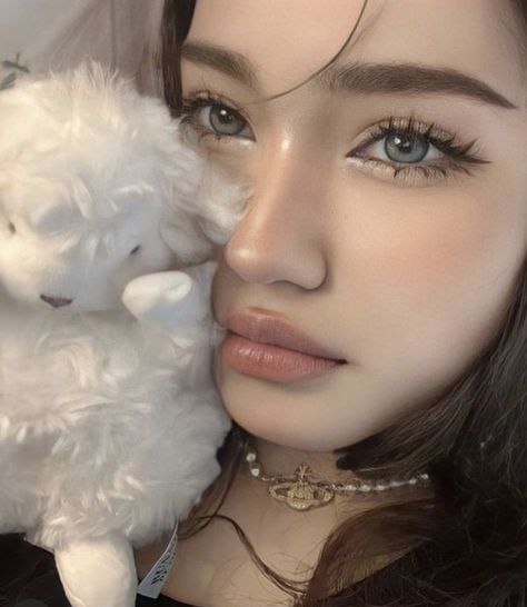 Innocent Eye Makeup, Soft Features Makeup, Xoangxa Makeup, Winter Girl Makeup, Innocent Aesthetic Makeup, White Douyin Makeup, Ulzzang Makeup Look, Korean Makeup On White People, Ulzzang Girl Makeup