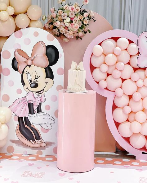 Minimalist Birthday Decor, Minnie Mouse Themed Party, Mouse Themed Party, Minnie Mouse Birthday Theme, Minnie Mouse Birthday Party Ideas, Minnie Mouse Theme Party, Minnie Mouse Birthday Party Decorations, Minnie Mouse Birthday Decorations, Minimalist Birthday