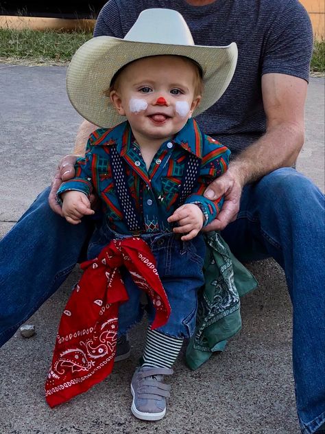 Infant Cowboy Costume, Family Western Costumes, Halloween Costumes For One Year Old Boy, Mom And Dad Halloween Costumes, Wagon Halloween Costumes, Mechanic Costume, Cowboy Halloween Costume, Boys Halloween Costumes Diy, Rodeo Clown