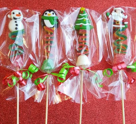 Christmas Candy Kabobs, Christmas Grotto Ideas, Kids Christmas Treats, Christmas Candy Crafts, Bake Sale Treats, Candy Kabobs, Candy Cone, Christmas Candy Bag, Grinch Party