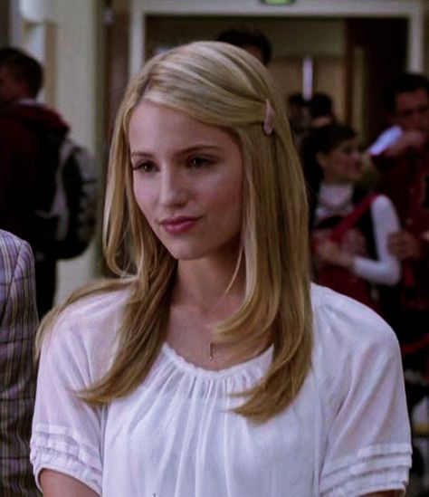 Quinn Fabray Hairstyles, Quin Fabray, Quinn Fabray Hair, Blonde Hair Girl Aesthetic, Quinn Fabray Icons, Diet Coke Aesthetic, Ultraviolence Aesthetic, Coke Aesthetic, Daisy Randone