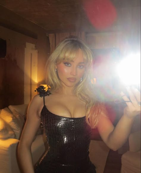 Sabrina Carpenter Selfie, Sabrina Carpenter Style, Girl Meets World, Sendai, The Mirror, Sabrina Carpenter, Vanity Fair, Favorite Celebrities, Martini