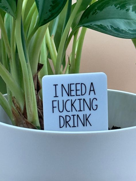 Plant Humor Hilarious, Plant Signs Funny, Plant Signs Decor, Plant Buisness Ideas, Funny Plant Sayings, Plant Sayings, Plant Humor, Plant Shirts, Marker Collection