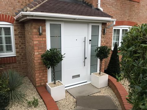 Sleek modern front door with 2 fully glazed side panels. You can find more inspiration on www.cerberusdoors.co.uk Porch With Windows, Front Door Ideas With Side Lights, Front Porch Ideas Uk Entrance, Modern Front Porch Ideas Uk, Front Porch Uk, Front Porch Design Uk, Porch Door, Porch Ideas Uk, Uk Front Door