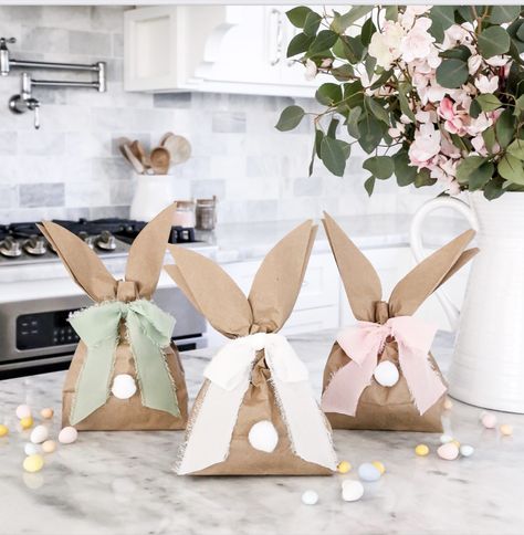 Bunny Paper Bag, Diy Easter Treats, Easter Goodie Bags, Easter Basket Crafts, Diy Bunny, Easter Treat Bags, Easter Gift Bags, Diy Easter Gifts, Easter Bags