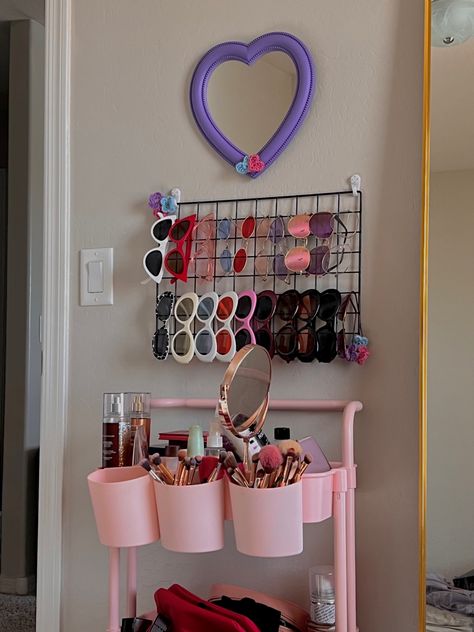 How To Put Shelves On Wall, Aesthetic Room Decor Diy, Small Bedroom Organization Ideas, Room Organization Bedroom, Girly Room Decor, Cute Diy Room Decor, Modern Bathrooms, Bedroom Decorating Ideas, Pinterest Room Decor