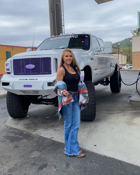 🍁Katie Noel🎙 (@i_am_dieselgang) added a photo to their Instagram account: “I am absolutely ASTONISHED at how many of y’all came to my Meet & Greet yesterday! I got to meet…” Katie Noel, Female Trucks, Country Rap, Cute Couples Texts, Cowgirl Outfits, Girl Crushes, Dallas Cowboys, Pickup Trucks, Pic Ideas