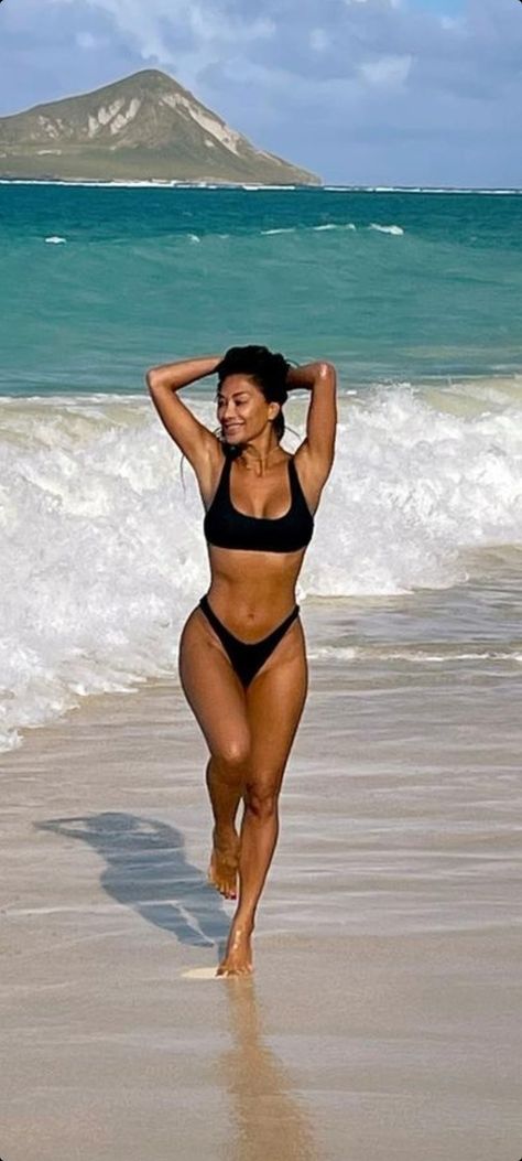 Nicole Scherzinger Body, Nichole Scherzinger, Glow Up Era, Photography Room, Island Princess, The Comeback, Beach Clothes, Fitness Goal, Nicole Scherzinger