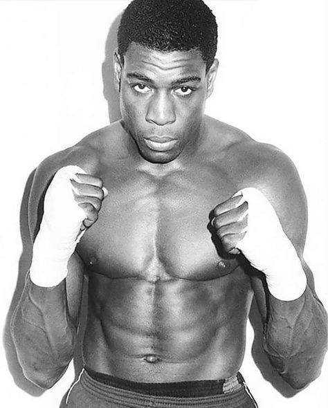 Frank Bruno, Boxing Photos, Famous Black People, Boxing History, Professional Boxer, True Legend, Famous Black, Wembley Stadium, Lone Wolf