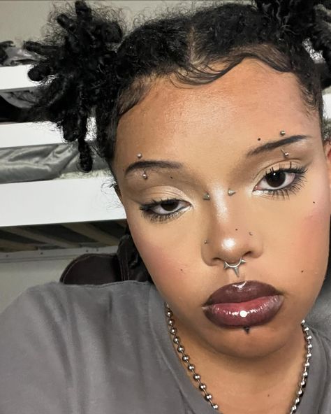 Unusual Face Piercings, Punk Piercings Face, Punk Septum Piercing, Goth Facial Piercings, Black Alternative Girl Makeup, Punk Princess, Alt Girl, Afro Punk, Pretty Good