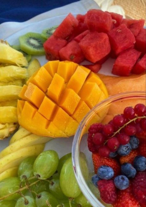 Summer Snacks, Healthy Food Motivation, Food Goals, Food Is Fuel, Healthy Fruits, Food Obsession, Pretty Food, Food Cravings, Aesthetic Food