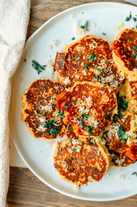 Spaghetti Squash Pancakes, Spaghetti Squash Fritters, Squash Patties, Squash Pancakes, Staring At Each Other, Veggie Dinners, Squash Fritters, Spaghetti Squash Recipes, Squash Recipes