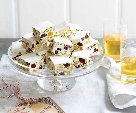 Honey Nougat Recipe, Almond Nougat Recipe, Nougat Candy, Nougat Recipe, Cranberry Pistachio, Chocolate Making, Christmas Foods, Homemade Sweets, Christmas Plate