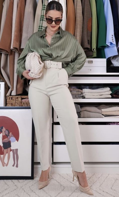 Buisness Casual Outfit, Lawyer Outfit Women, Buisness Casual Outfits, Women Office Wear, Outfit Mint, Mint Pants, Buisness Casual, New Money, Pants For Work