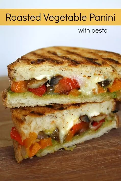 Vegetable Panini, Veggie Panini, Veggies Roasted, Panini Sandwiches, Panini Recipes, Baked Veggies, Vegan Roast, Roasted Vegetable, Sandwiches And Wraps