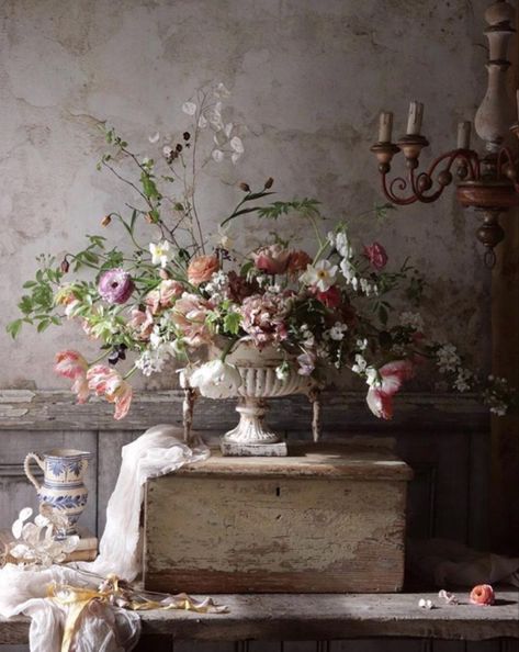 Large Flower Arrangements, European Garden, Flower Installation, European Antiques, Flower Display, Floral Display, Flower Farm, Beautiful Blooms, Large Flowers