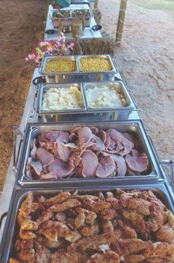 Country buffet for a wedding reception under an open barn wedding ideas Wedding Reception Food Buffet, Barbecue Wedding, Bbq Wedding Reception, Bbq Rehearsal Dinner, Buffet Wedding Reception, Wedding Buffet Food, Wedding Food Menu, Wedding Reception Dinner, Bbq Menu