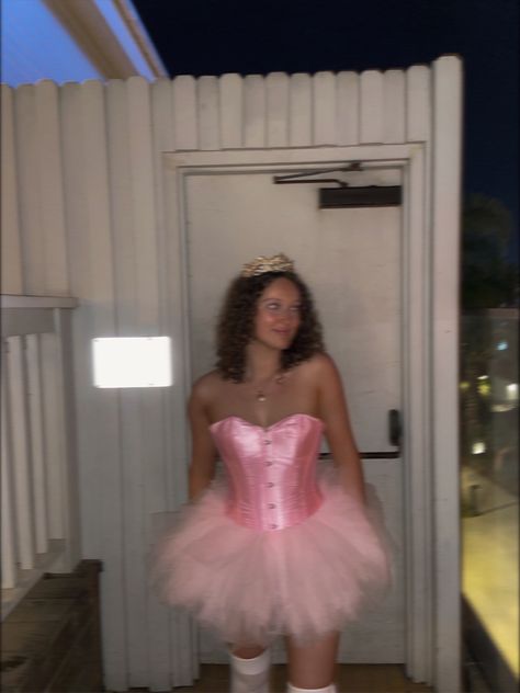 Halloween costumes / Halloween outfits / ballet aesthetic / Halloween outfit ideas / ballet core Pink Tutu Costume, Ballet Barbie Costume, Pinkalicious Halloween Costume, Ballerina Barbie Costume, Pink Tutu Halloween Costume Ideas, Ballet Costumes Halloween, Pink Costume Ideas, Ballet Halloween Costumes, Angelina Ballerina Costume