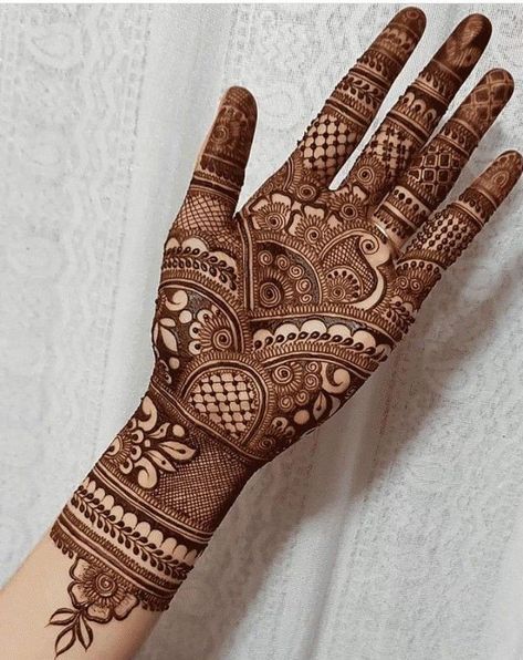 Mehndi Designs Simple Easy, Latest Mehndi Designs Wedding, Henna Styles, Front Hand Mehndi Design, Beautiful Simple Mehndi Design, Short Mehndi Design, Front Hand Mehndi, Mehndi Designs Simple, Front Mehndi Design