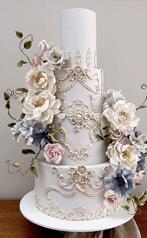 Baroque Cake, Victorian Wedding Cakes, French Wedding Cakes, White And Gold Wedding Cake, Extravagant Wedding Cakes, White And Gold Wedding, Fondant Cake Designs, Pretty Wedding Cakes, Big Wedding Cakes