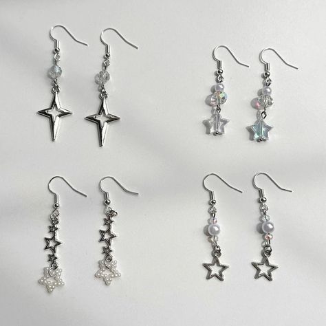 Earing Ideas Beads, Grunge Beaded Jewelry, Pretty Jewellery Earrings, Stargirl Earrings, Stargirl Jewelry, Grunge Jewelry Earrings, Bead Earrings Ideas, Diy Crystal Jewelry, Cute Beaded Earrings