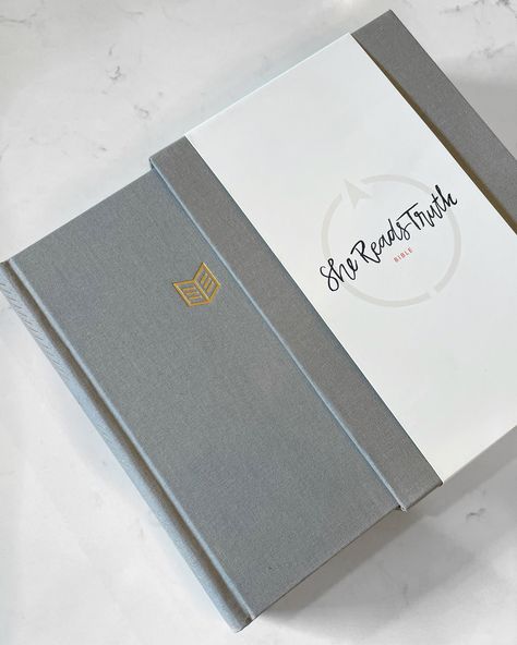 TheKristenDiary: SHE READS TRUTH BIBLE | UNBOXING She Reads Truth Bible Aesthetic, Bible Unboxing, Bible To Buy, 16th Wishlist, She Reads Truth Bible, Prayer Vision Board, She Reads Truth, Holy Girl, Proverbs 31 Women