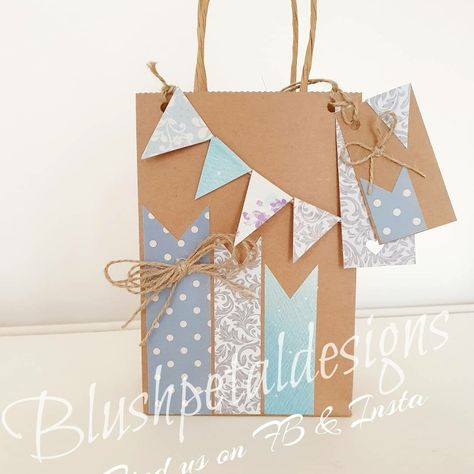 Paper Bag Decorating Ideas Birthday, Brown Paper Gift Bag Ideas, Decorated Boxes Ideas Gift, Decorate Paper Bags, Brown Paper Bag Decoration Ideas, Handmade Gift Bags Paper Craft Ideas, Paper Bags Design, Paper Bag Design Diy, Paper Bag Design Ideas Creative