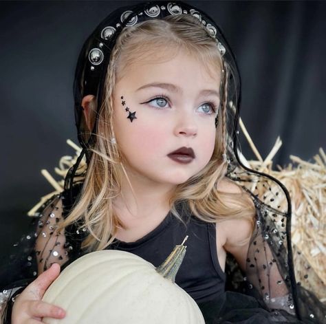 Kids Witch Makeup, Halloween Barn, Makeup Witch, Halloween Makeup Witch, Twin Birthday Cakes, Witch Makeup, Twin Birthday, Face Art, Halloween Kids