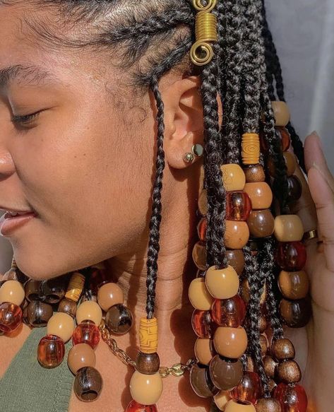 Wooden Beads On Braids, Beaded Twist Hairstyles, Braid Bob With Beads, Layered Braids With Beads, Braids With Wooden Beads, Beaded Hairstyles, Beaded Braids, Cute Beads, Cute Box Braids Hairstyles