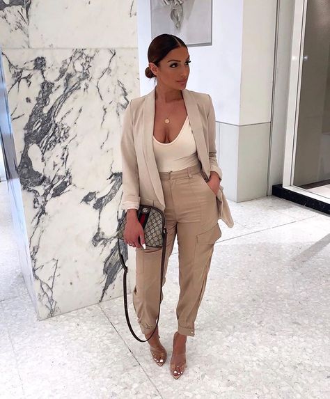 Sassy & Classy 💕 @katerina_themis stylin’ our Briella Beige Cargo Trousers £33, Fenta Nude Bodysuit £18 & Myra Beige Blazer £39 😍… Blazer Cargo Pants, Businesswoman Outfit, Vestidos Sport, Night Out Outfit Ideas, Cream Outfit, Outfit Blazer, Perfect Summer Outfit, Stand Out From The Crowd, Night Out Outfit