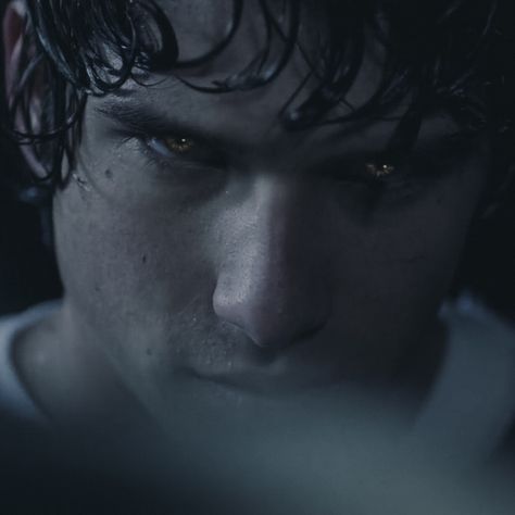 Scott Mccall Season 1, Scott Mccall Icons, Scott Mccall Alpha, Teen Wolf Instagram, Movies Like Twilight, Teen Wolf Werewolf, Werewolf Aesthetic, Teen Wolf Scott, Teen Wolf Seasons