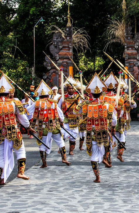 Bali Culture, Indonesian Culture, Travel Bali, Bali Guide, Cultures Around The World, Future Vision, Fantasy Book Series, Spirit World, Best Sunset