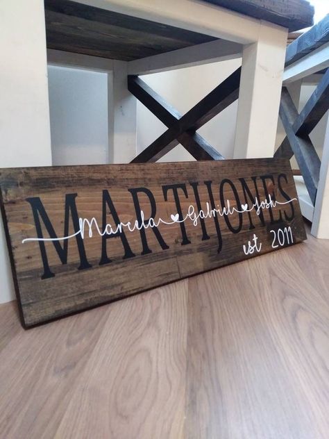 Grandparents Wooden Signs, Family Wood Signs With Names, Cricut Family Name Signs, Family Name Sign Diy, Last Name Signs Wooden, Family Signs Diy, Family Signs Personalized, Cnc Signs, Wooden Family Signs