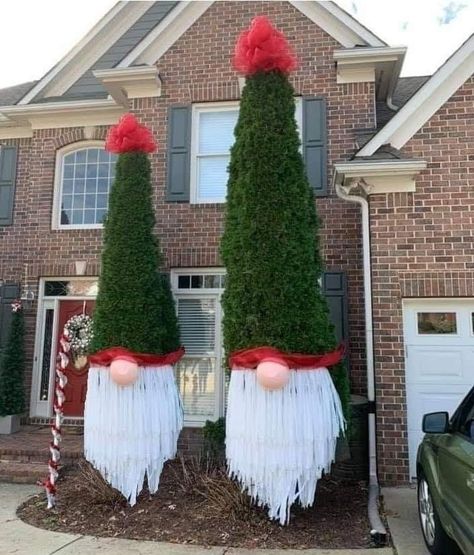 Outdoor Christmas Diy, Christmas Garden Decorations, Diy Tree, Gnomes Diy, Christmas Porch Decor, Festival Diy, Navidad Diy, Diy Gnomes, Christmas Garden