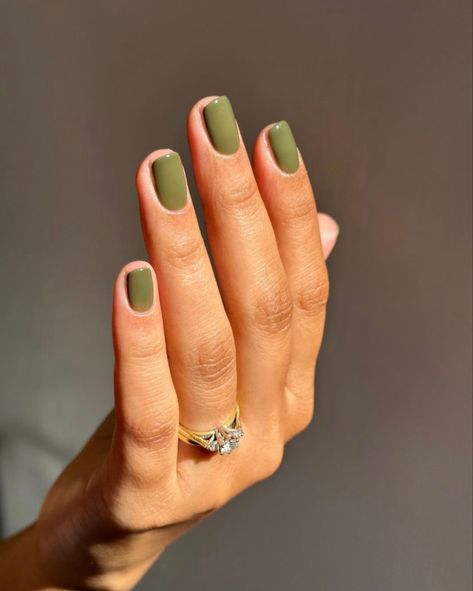 sage green nails Nail Art Vert, Olive Nails, Cute Short Nails, September Nails, Green Nail Designs, Shellac Nails, Short Nail Designs, Dream Nails, Fancy Nails