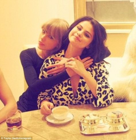 Selena And Taylor, Selena Gomez Cute, Marie Gomez, Female Friends, Taylor Swift Pictures, Cute Actors, I Love Girls, Fav Celebs, Taylor Alison Swift