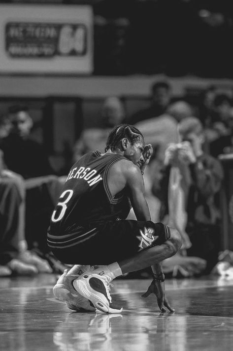 Allen Iverson Black And White, Allen Iverson Wallpapers Iphone, Allen Iverson Aesthetic, Hoops Wallpaper, Hooper Aesthetic, Basketball Grind, Allen Iverson Wallpapers, Basketball Ground, Jordan Wallpapers