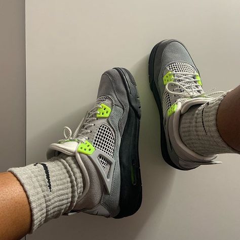 Jordan 4 Neon Outfit, Jordan 4 Neon, Air Max 95 Neon, Neon Outfits, Nike Shoes Jordans, Jordan 4 Retro, Sneakers Addict, Air Max 95, Cairo