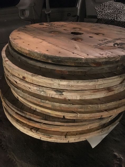 Small Wood Spool Ideas, Spool Clock, Wire Spool Tables, Wooden Cable Spools, Spool Tables, Cable Spool, Wire Spool, Gray Chalk Paint, Project Table