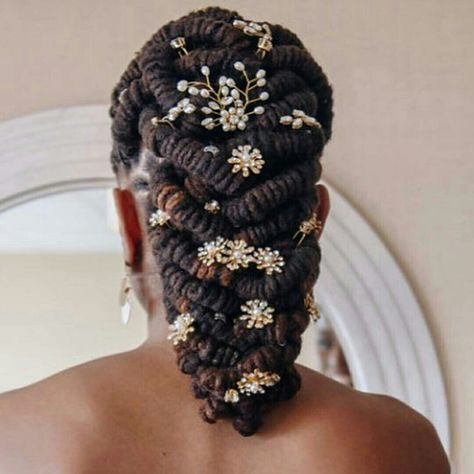 Bridal loc style Wedding Hairstyles Natural, Dreadlock Wedding Hairstyles, Natural Hair Wedding, New Natural Hairstyles, Natural Wedding Hairstyles, Natural Hair Bride, Bridal Hair Inspiration, Wedding Hairstyles Bride, Dreadlock Styles