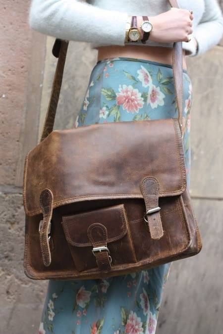 #scaramangastyle Vintage Satchel Bag, Antique Trunks, Vintage Satchel, Old Trunks, Antique Trunk, Buried Treasure, Vintage Backpacks, Vintage Bathrooms, Vintage Luggage